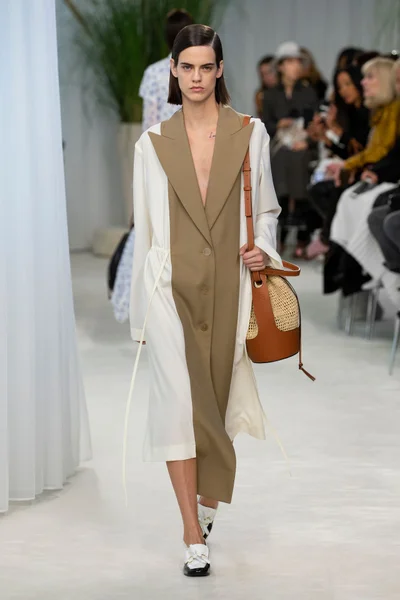Look 19